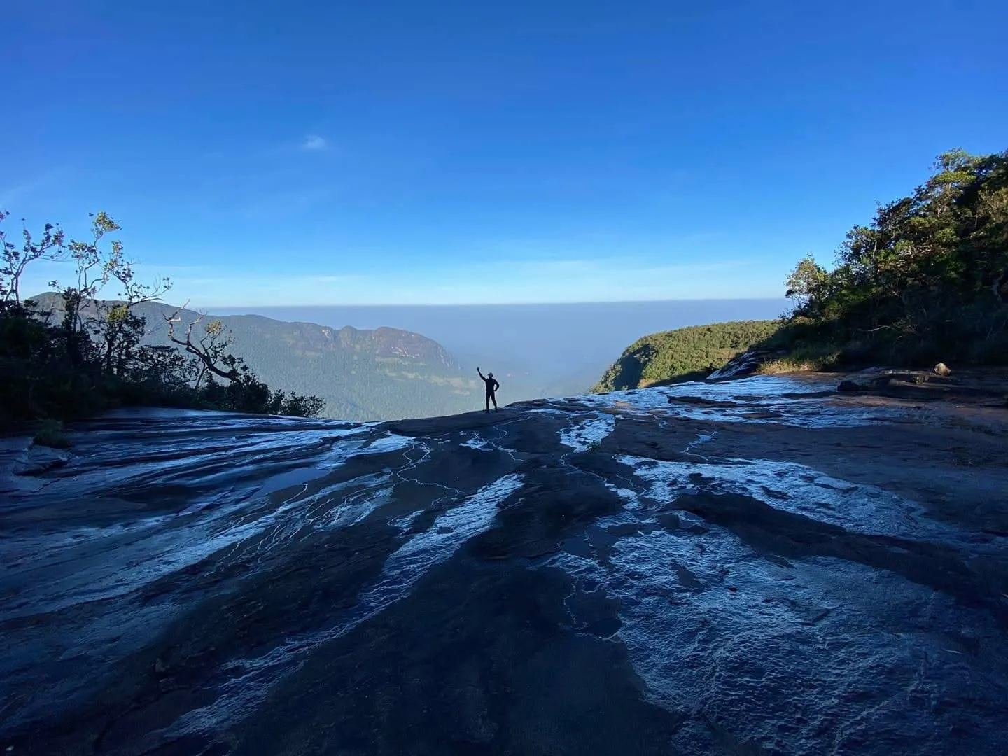 Panoramic view of Sri Lanka mountains and beaches - Dony Reisen Travels